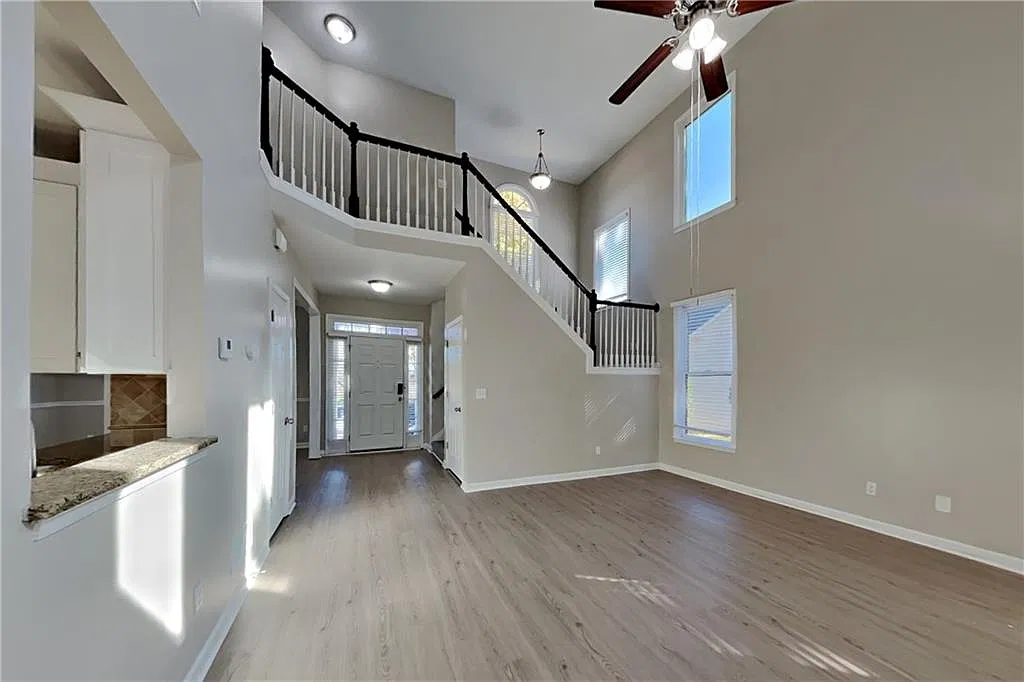 3 bed, 2.5 bath, 1944 sqft, $2,645 — Photo 3