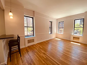 Rented by Metropolis Real Estate of Manhattan