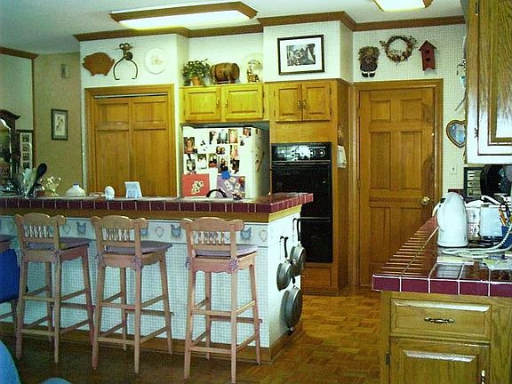 Breakfast bar in Kitchen