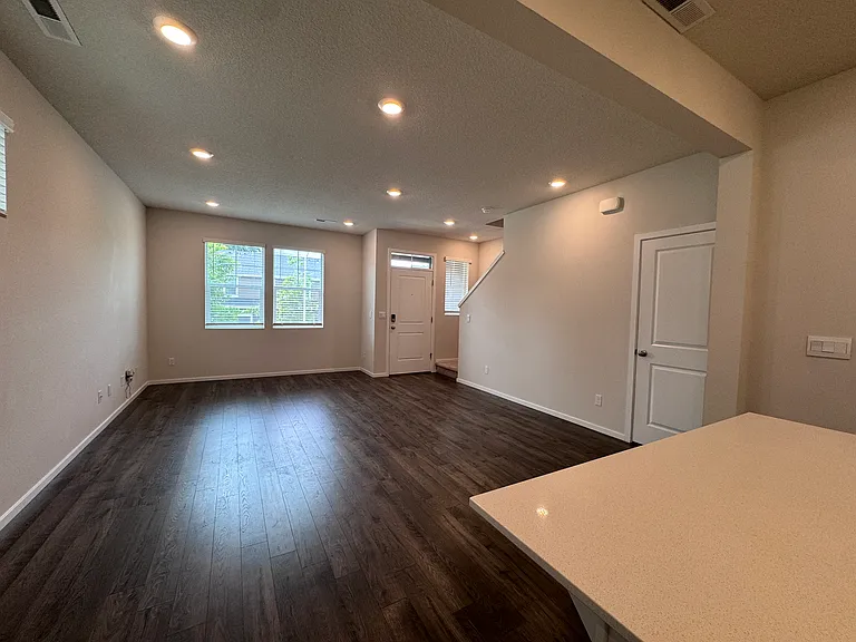 896 N 18th Ave — Photo 11