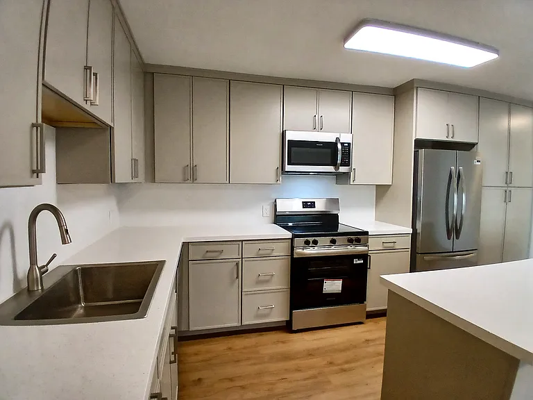 Chateau D'Oro Apartments — Photo 12