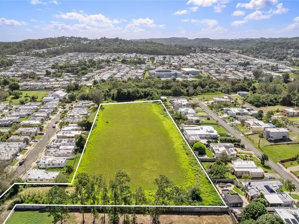 682 Santana Rd, Arecibo, PR 00612