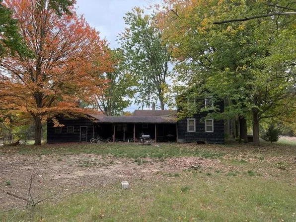 1254 E Ellis Rd, Norton Shores, MI 49441