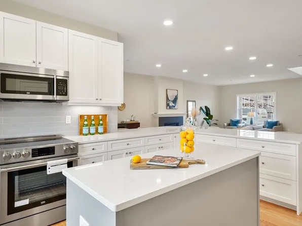 63 Driftwood Cir #24, Sandown, NH 03873