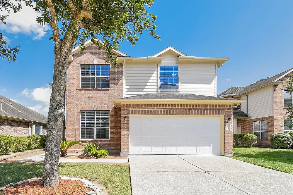 3 bed, 2.5 bath, 2194 sqft, $2,320 — Photo 1