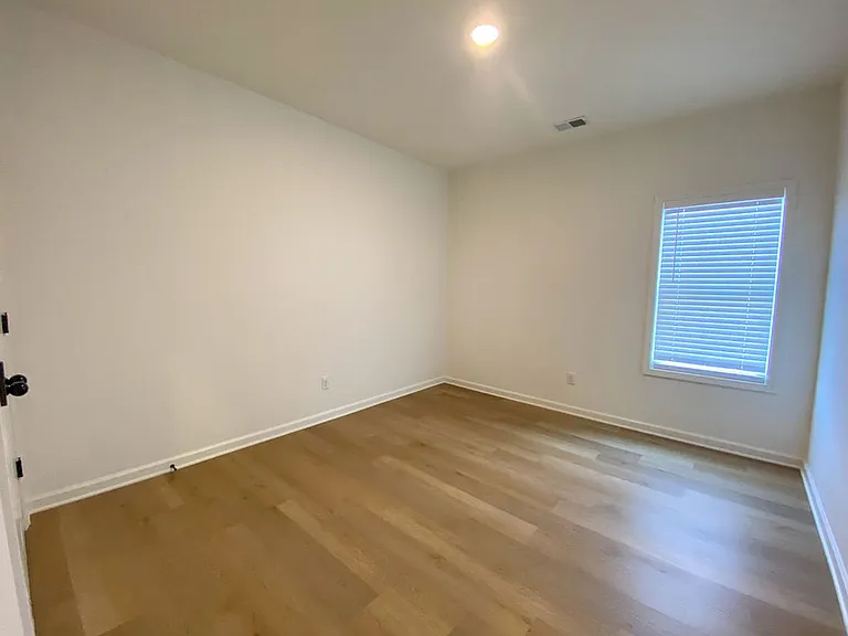 33 Oak Ave — Photo 16