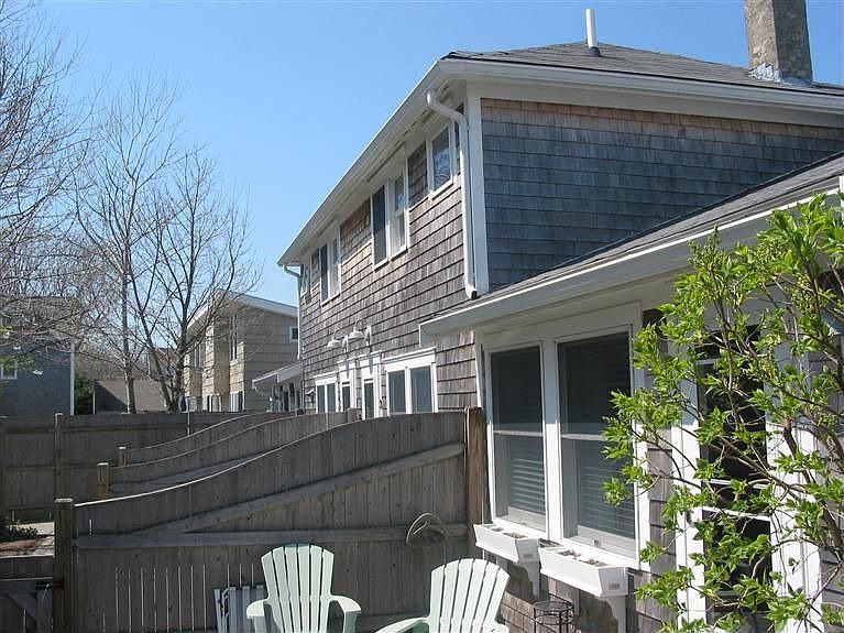 4 Conwell St APT 2, Provincetown, MA 02657 Zillow
