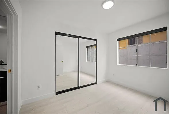 920 Everett St — Photo 19