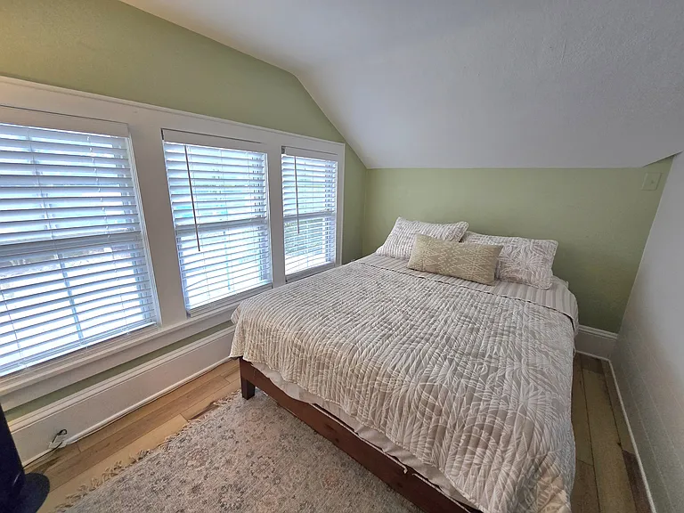 206 Oakwood Ave — Photo 13