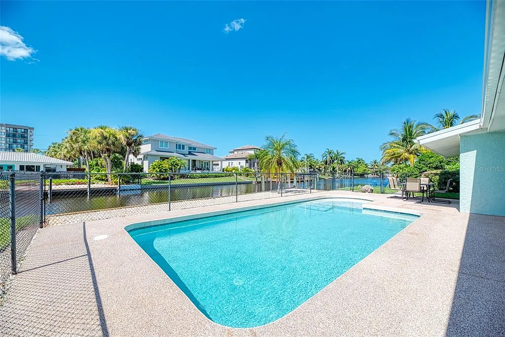 2 bed, 2.0 bath, 1424 sqft, $5,000 — Photo 1