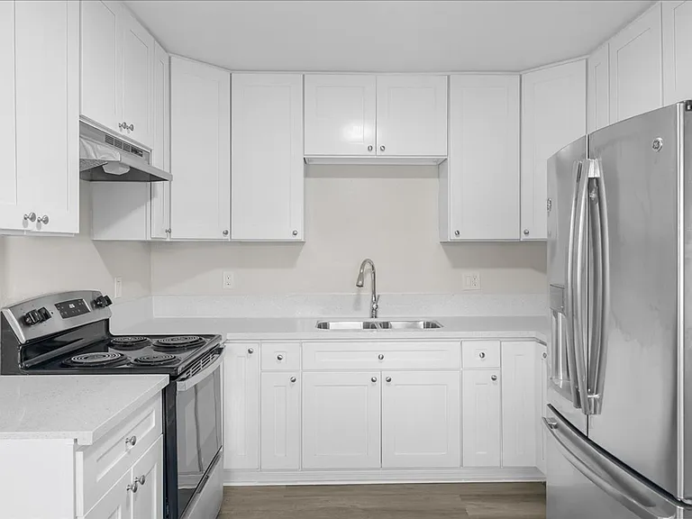 16935 S Vermont Ave #10 — Photo 4