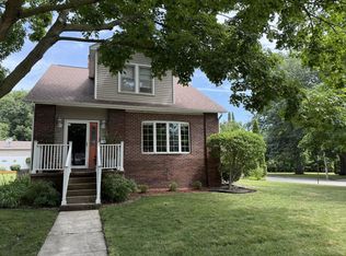 1203 6th St, Peru, IL 61354