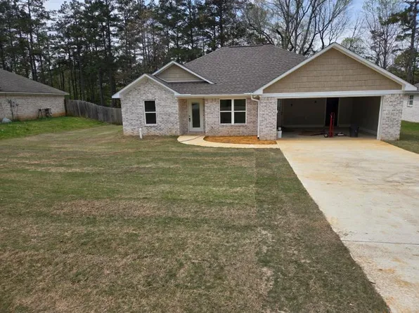 1025 N Sherman Dr, Blue Springs, MS 38828