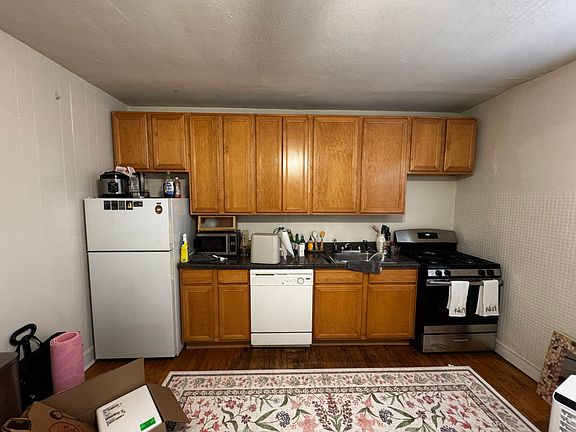 3rd image of 2126 N Dayton St #204