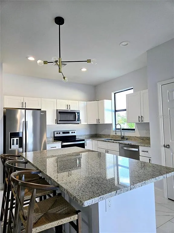 3 bed, 2.0 bath, 1887 sqft, $2,100 — Photo 4