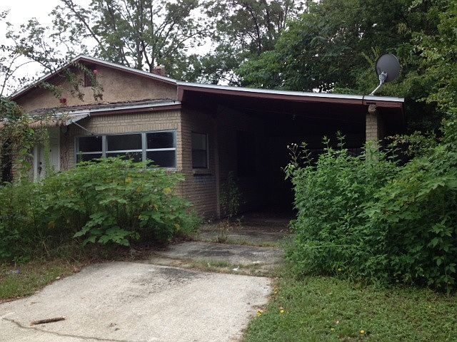 2nd image of 1712 W 43rd St
