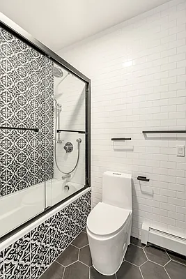 Bathroom, photo 1