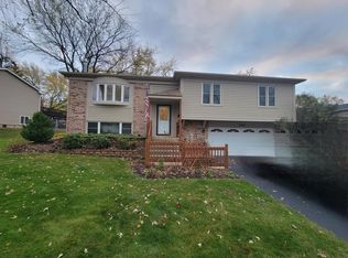 2909 Edgewood Pkwy, Woodridge, IL 60517
