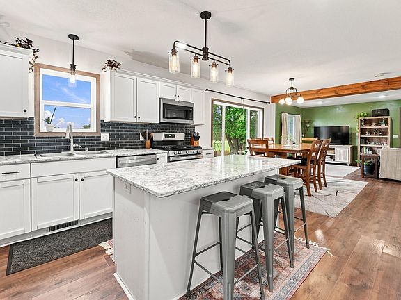 4th image of 29174 Anderson Dr