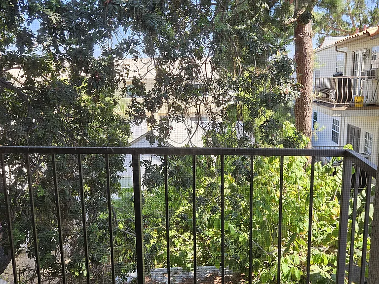 1140 Belmont Ave #8 — Photo 24