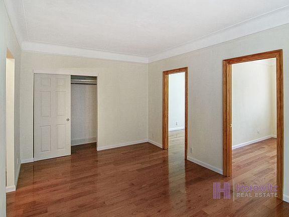 4th image of 2805 33rd Ave #2R