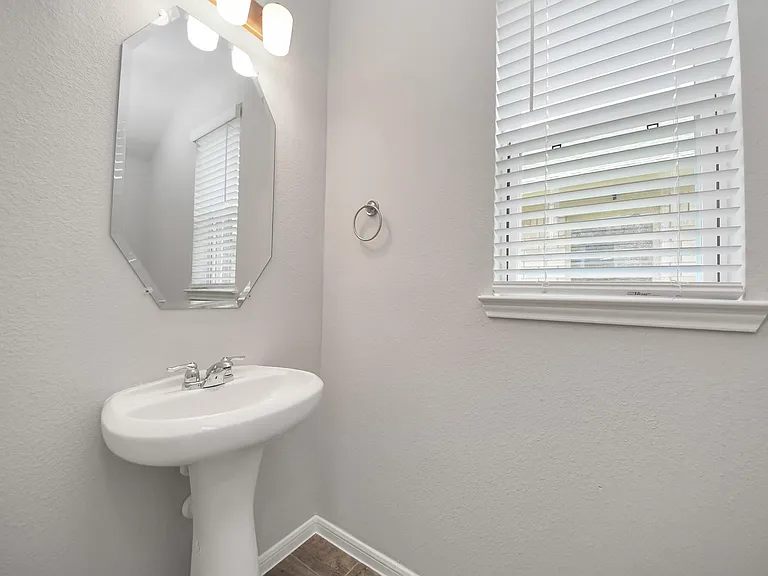 22826 Xanthos St — Photo 34