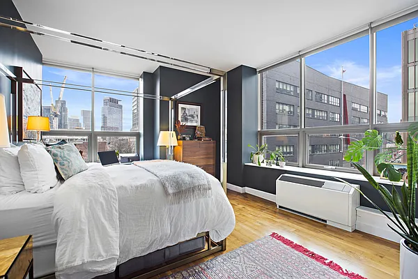 Sold by R New York | media 8