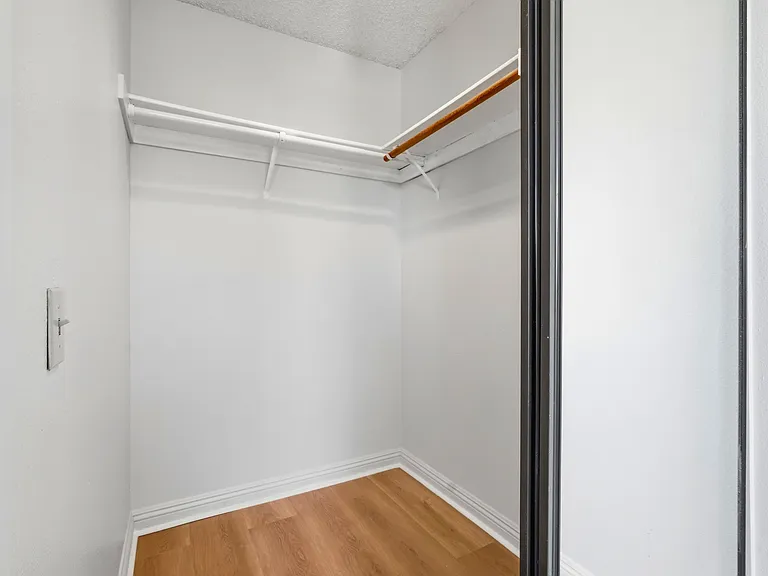 13901 Olive View Ln — Photo 32
