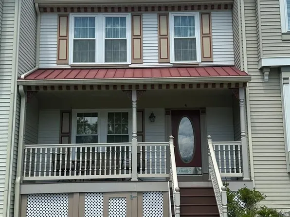 4 Wagon Wheel Dr, Sicklerville, NJ 08081