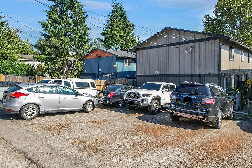 2 bed, 850 sqft, $1,915 — Photo 4