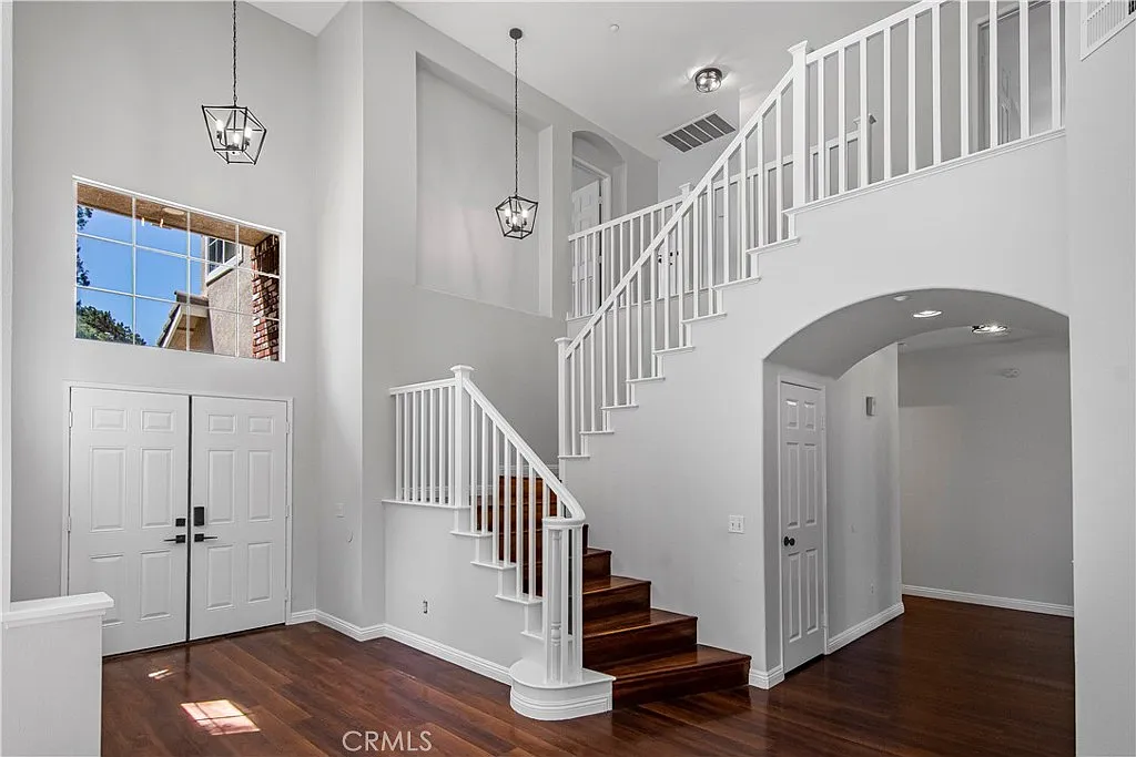 4 bed, 2995 sqft, $3,695 — Photo 2