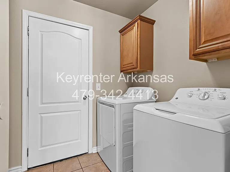 1041 Sara Beth St — Photo 14