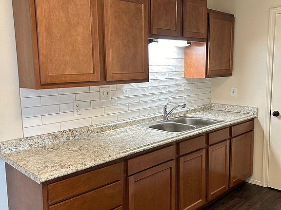 2nd image of 521 Vancouver Rd SE APT 8