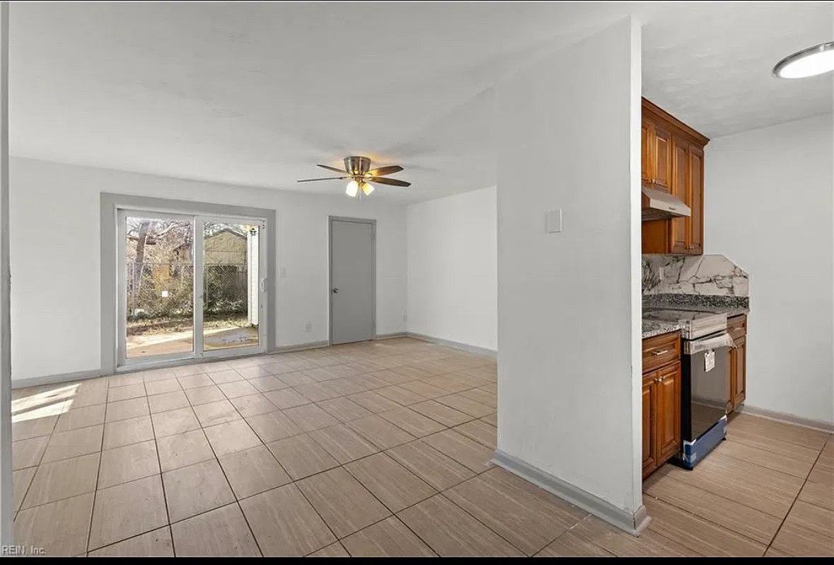 3 bed, 1227 sqft, $1,950 — Photo 4