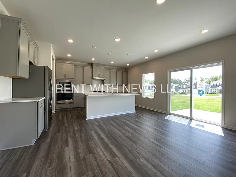 797 Riguard Way — Photo 11