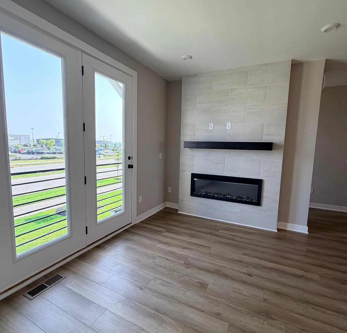 3 bed, 3.5 bath, 2144 sqft, $2,650 — Photo 4
