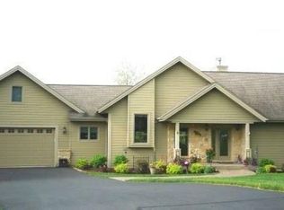 5 Cinnabar Ln, Galena, IL 61036