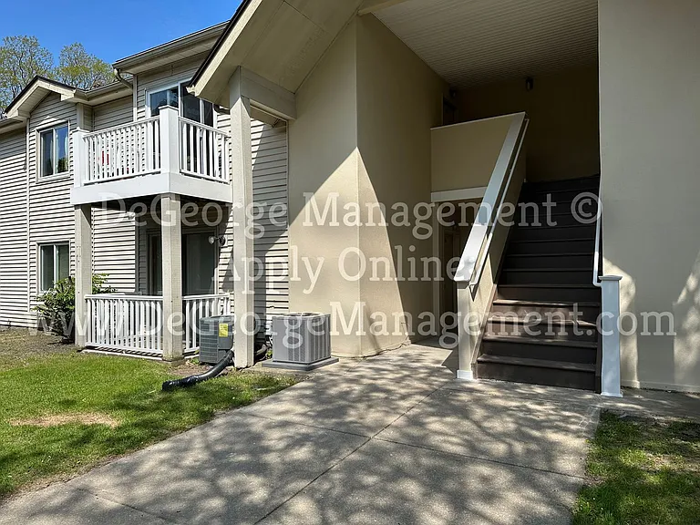 Pine Ridge Apartments — Photo 8