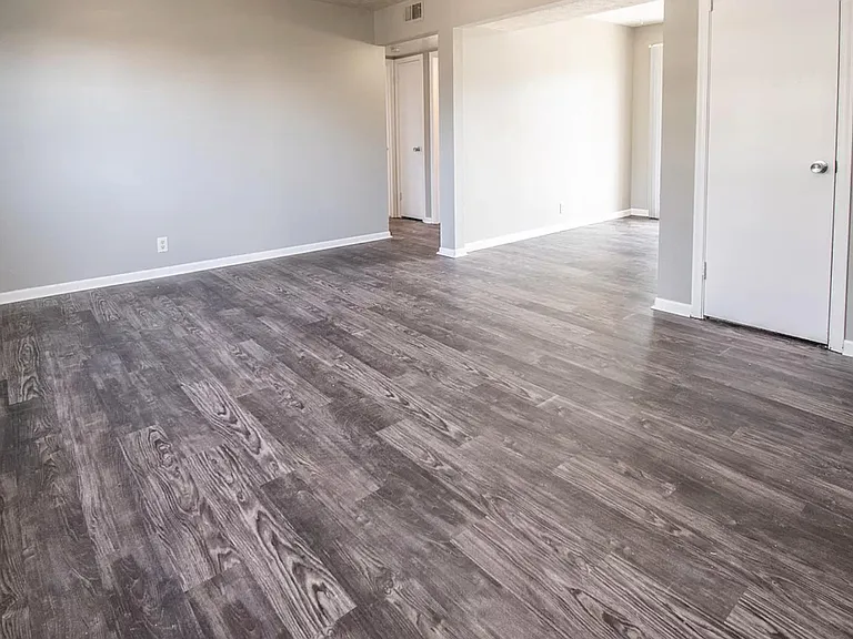 505 Wilshire Dr #12 — Photo 3