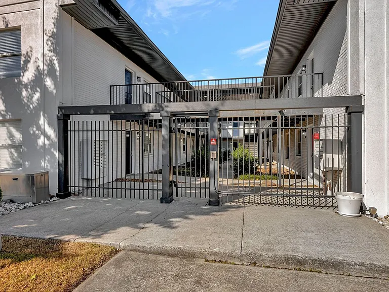2714 Jefferson St — Photo 40