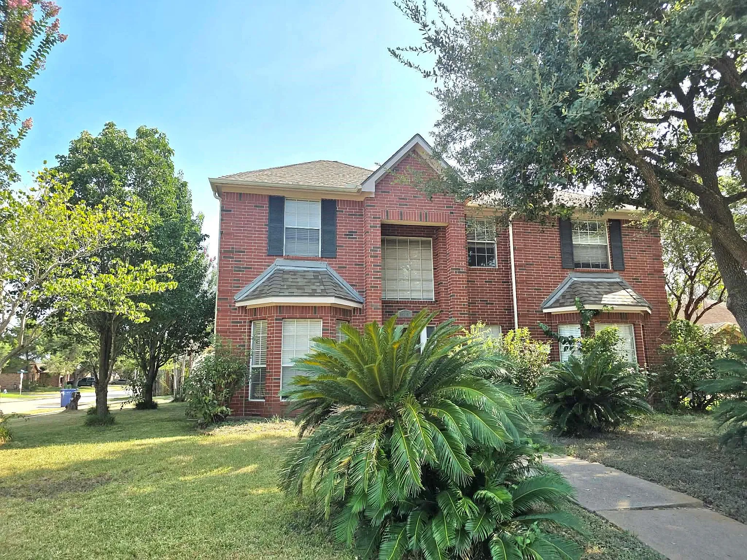 4 bed, 2.5 bath, 2513 sqft, $2,350 — Photo 1