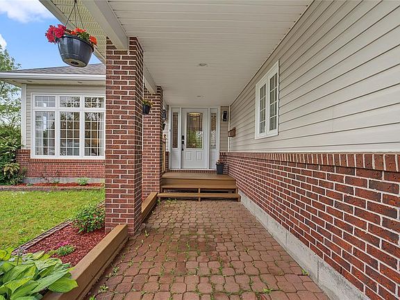3rd image of 27 Mahogany Place