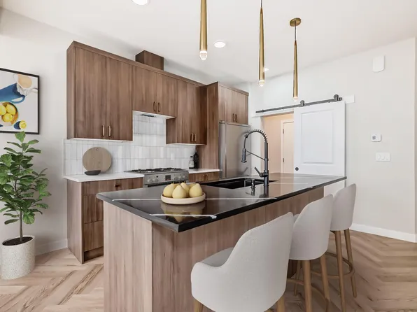 2623 62nd St SW, Edmonton, AB T6X 0W2