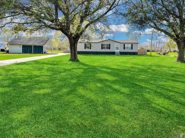 8499 Neal Ln, Morganza, LA 70759