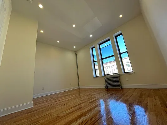 Rented by EXR | media 2