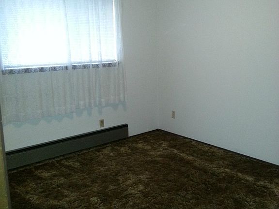 3rd image of 926 139th St E