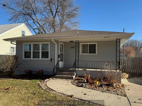 2307 N Grand Island Ave, Grand Island, NE 68803