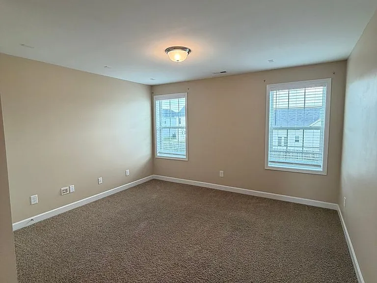1661 Stackhouse Dr — Photo 2