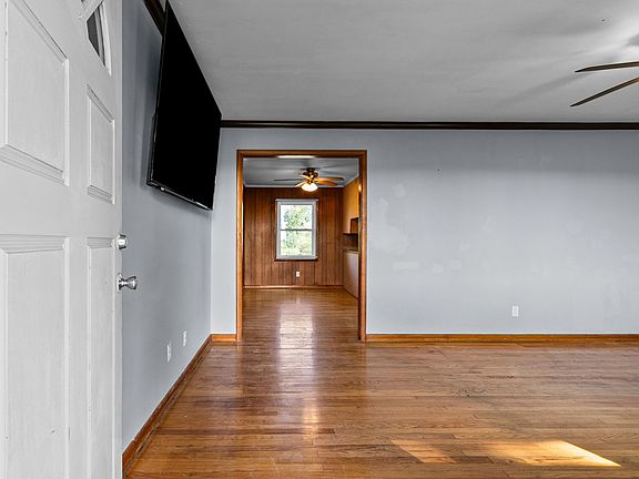 3rd image of 360 N Main St