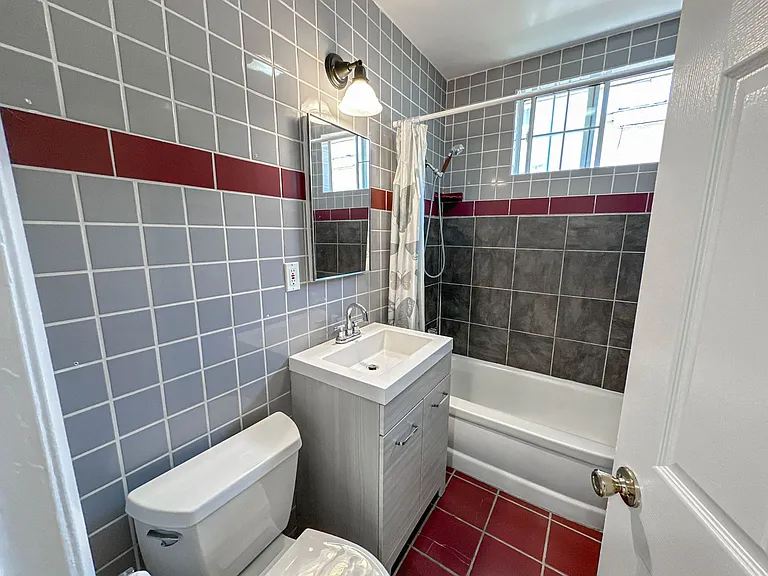 7353 Yarmouth Ave — Photo 9